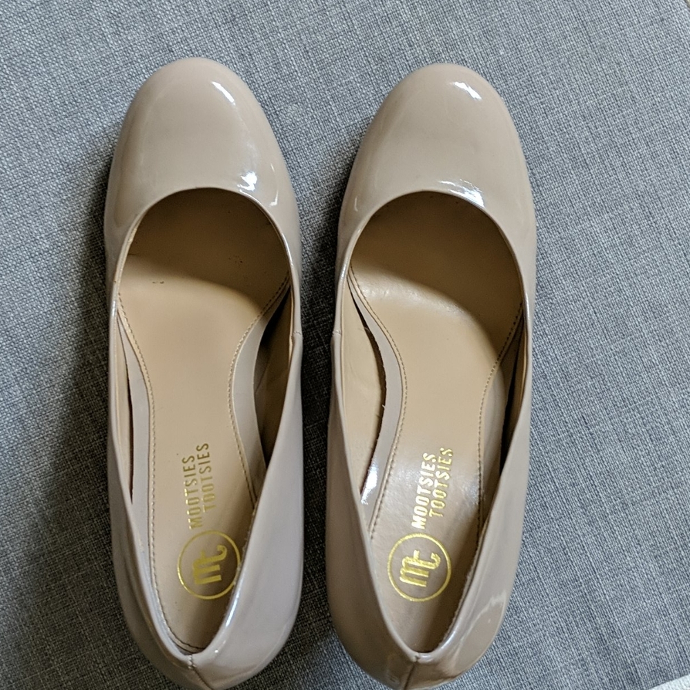 Mootsies Tootsies patent leather pumps